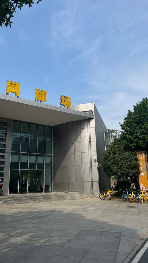并以此严格