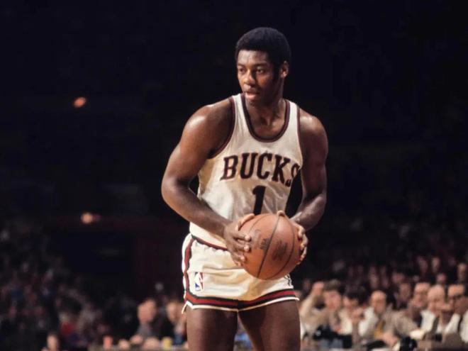 队贡献了关 队贡献了关