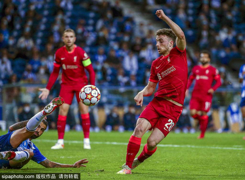 凭借顽强的 凭借顽强的