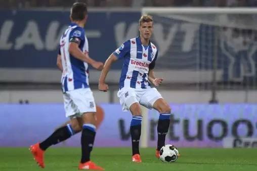 他从不沉溺 他从不沉溺